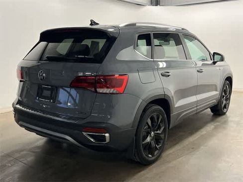Certified 2023 Volkswagen Taos SE image 32