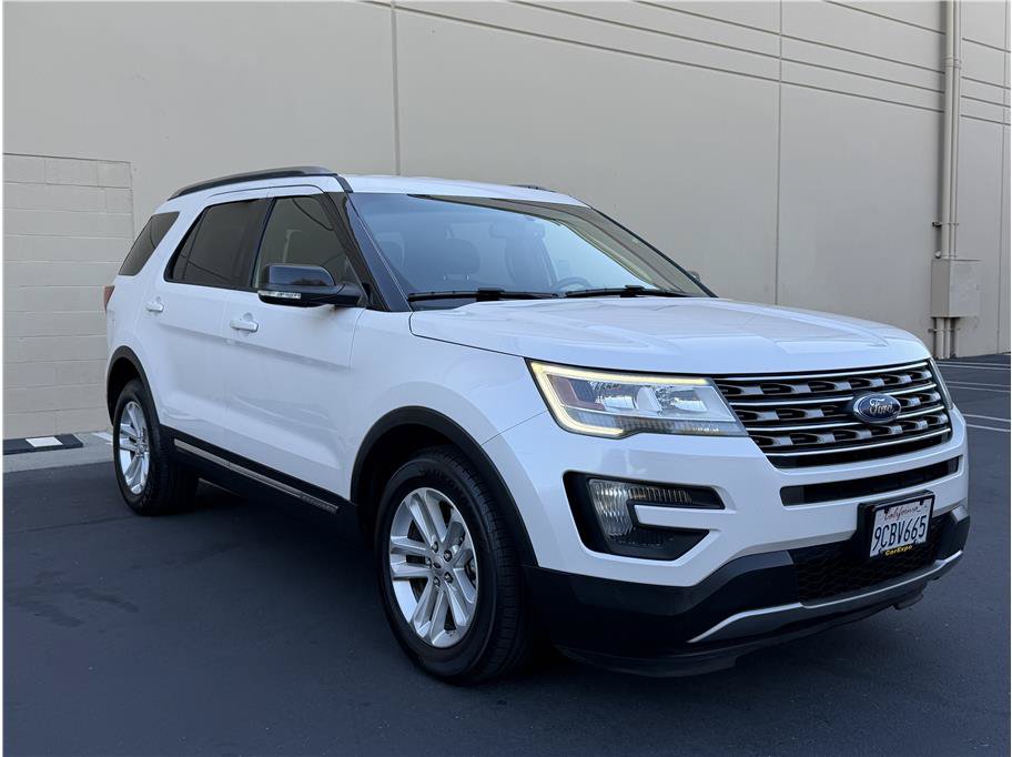 Used 2016 Ford Explorer XLT w/ Equipment Group 201A FWD image 1