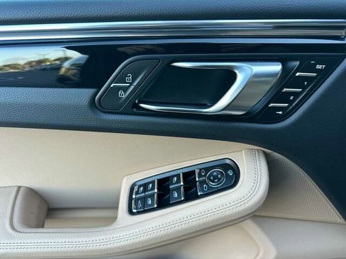 Used 2024 Porsche Macan image 11
