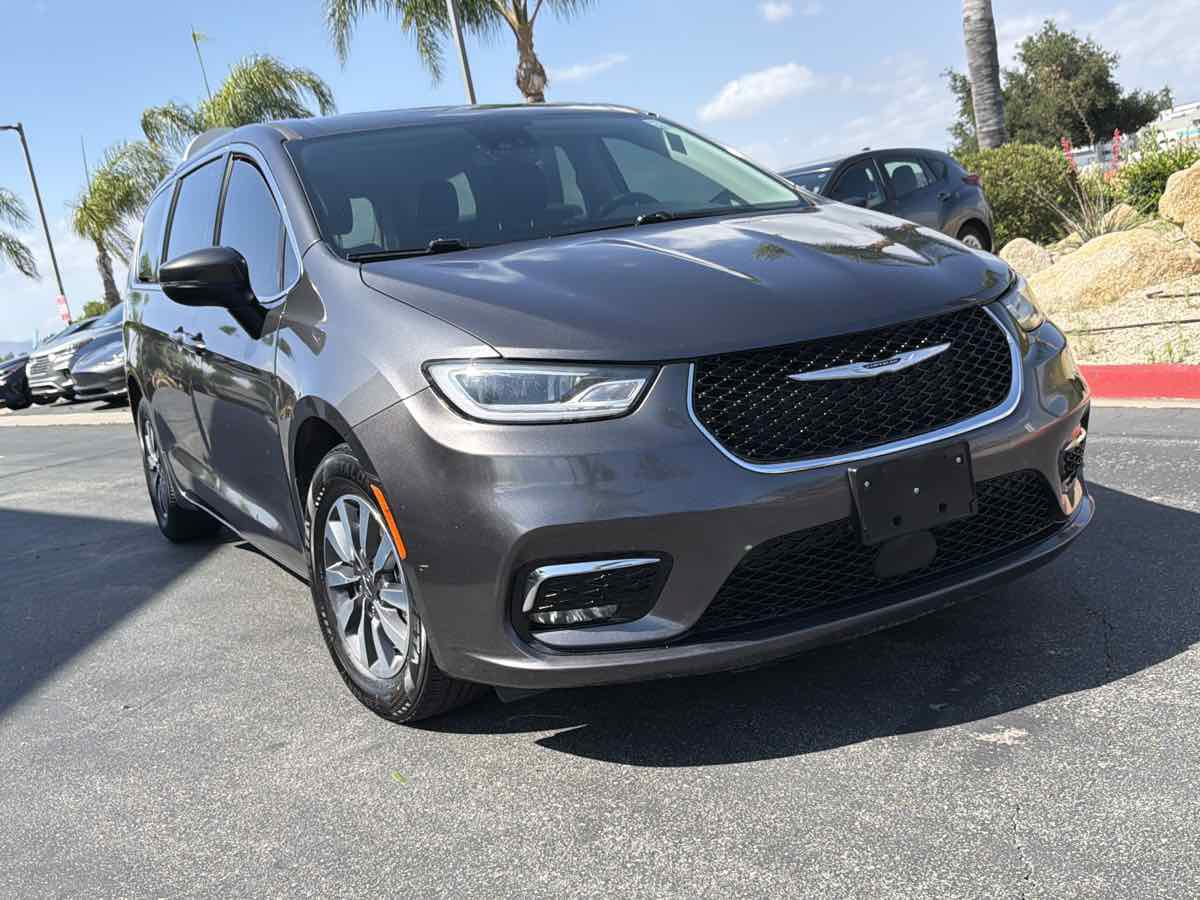 Used 2023 Chrysler Pacifica Touring-L FWD image 29