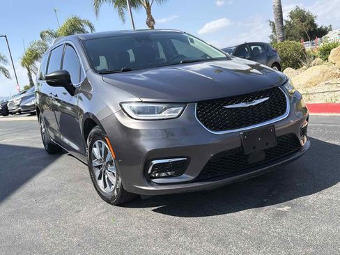 Used 2023 Chrysler Pacifica Touring-L FWD image 29