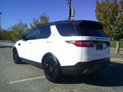 Used 2018 Land Rover Discovery HSE image 13