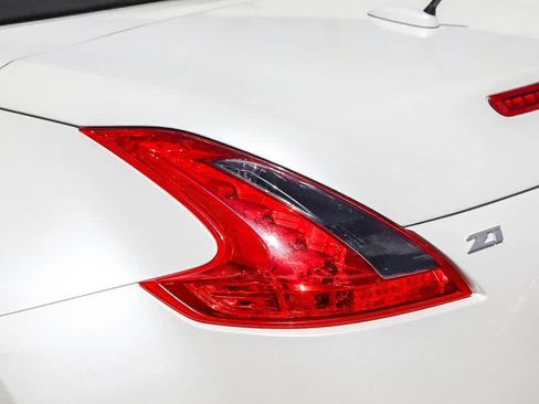 Used 2014 Nissan 370Z Touring w/ Sport Package RWD image 8
