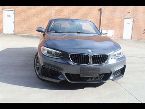Used 2016 BMW M235i Convertible image 1