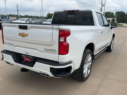 Used 2025 Chevrolet Silverado 1500 High Country AWD/4WD image 8