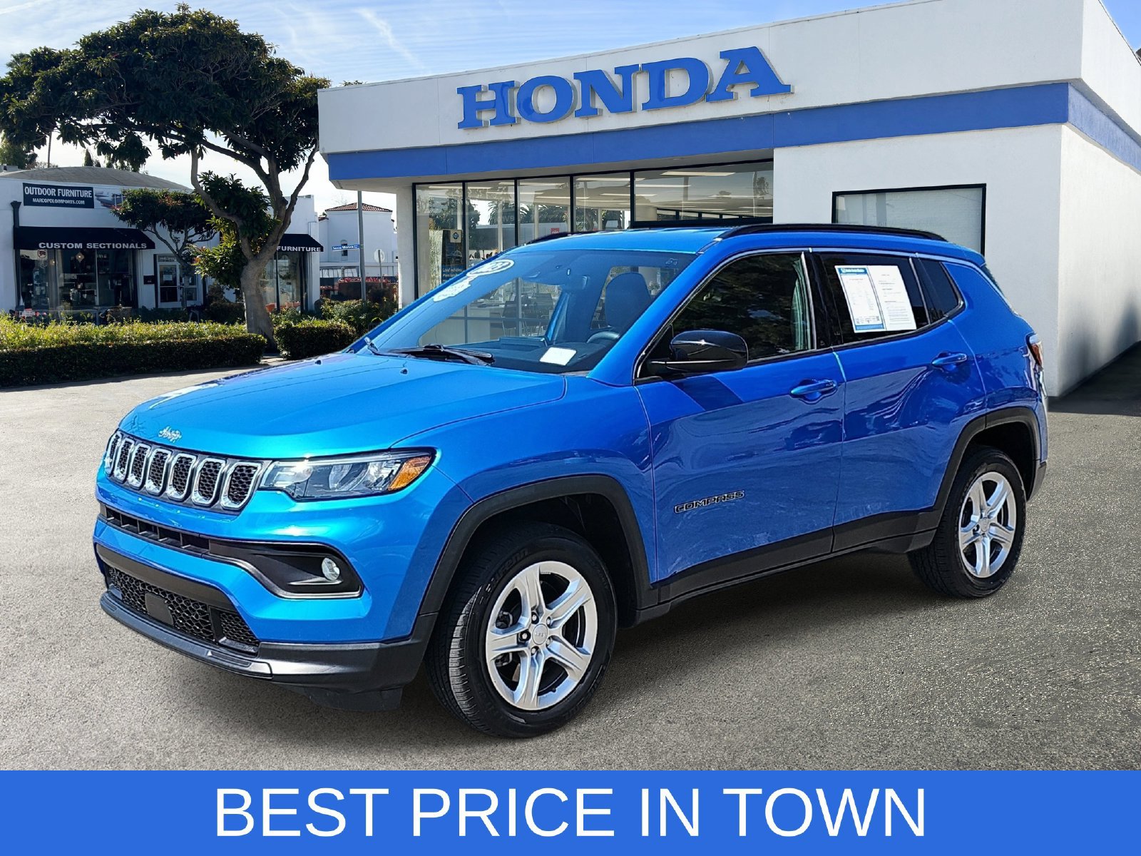 Used 2023 Jeep Compass Latitude AWD/4WD image 1