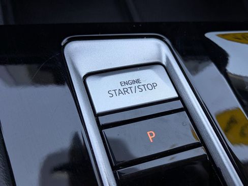 Used 2024 Volkswagen Atlas SE image 30