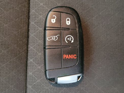 Used 2019 Jeep Grand Cherokee Laredo image 32