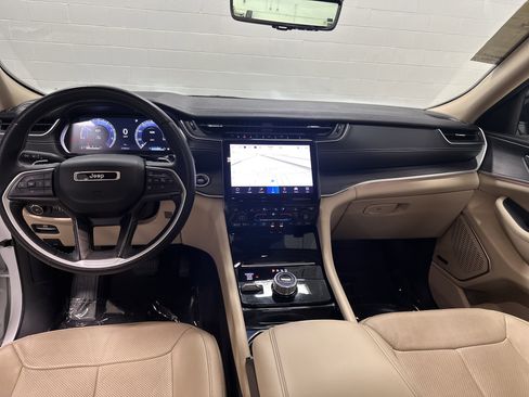 Used 2022 Jeep Grand Cherokee L Limited w/ Luxury Tech Group II image 29