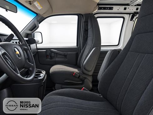Used 2019 Chevrolet Express 2500 w/ Driver Convenience Package RWD image 6