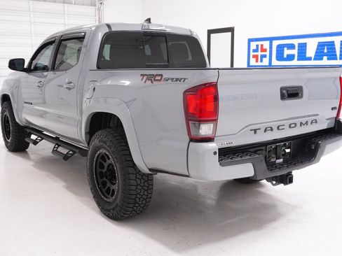 Used 2019 Toyota Tacoma TRD Sport image 7