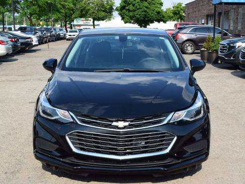 Used 2017 Chevrolet Cruze LT FWD image 3