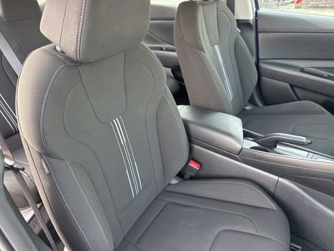 Certified 2023 Hyundai Elantra SEL w/ Preferred Accessory Package image 23