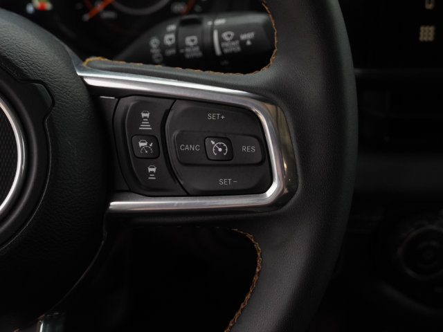 Used 2025 Jeep Wrangler Unlimited Sahara AWD/4WD image 26