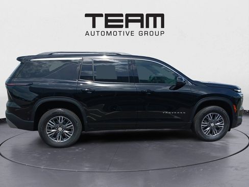 New 2025 Chevrolet Traverse LT w/ Enhanced Driving Package image 8