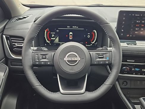 Used 2024 Nissan Rogue Platinum image 4