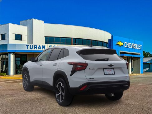 Used 2024 Chevrolet Trax RS w/ Sunroof Package image 3