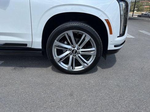 Used 2025 Cadillac Escalade ESV Sport w/ Touring Package AWD/4WD image 16