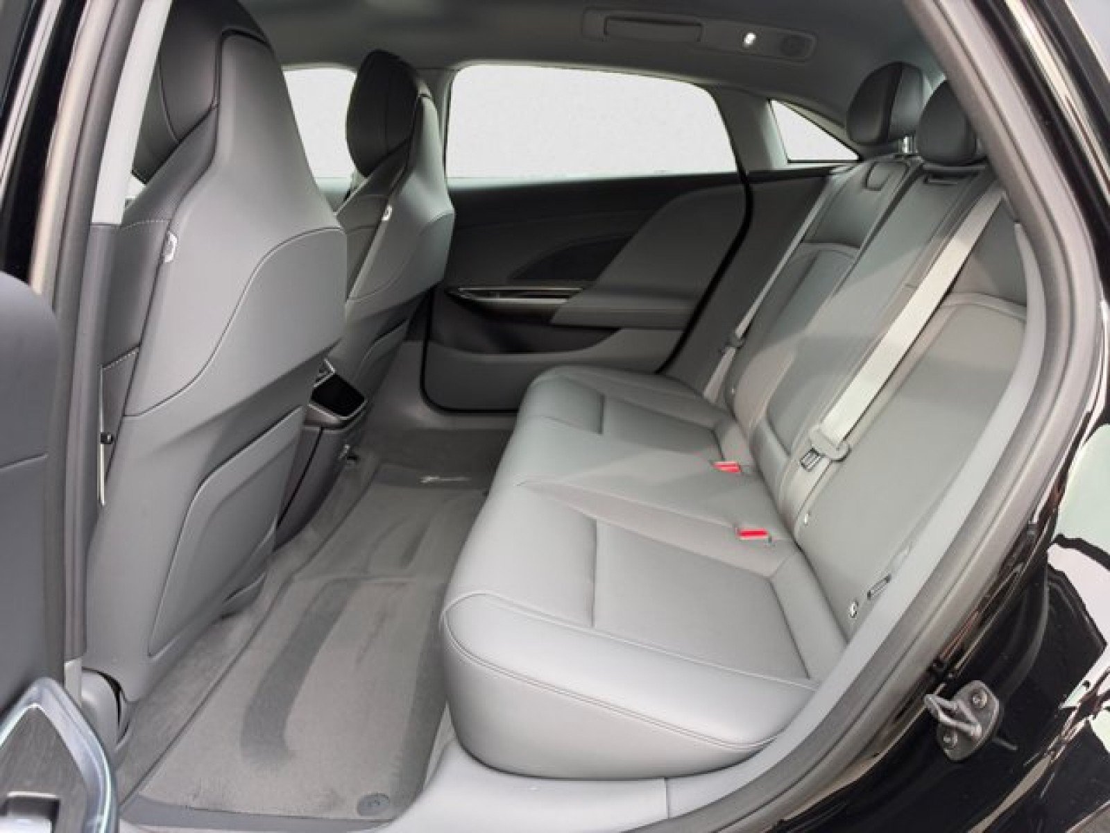 Used 2025 Lucid Air Pure RWD image 18