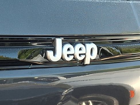 New 2025 Jeep Grand Cherokee Laredo X w/ Luxury Tech Group I image 4