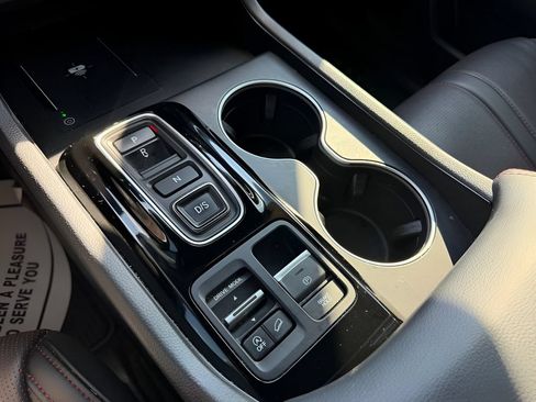 Used 2025 Honda Pilot Black Edition image 33