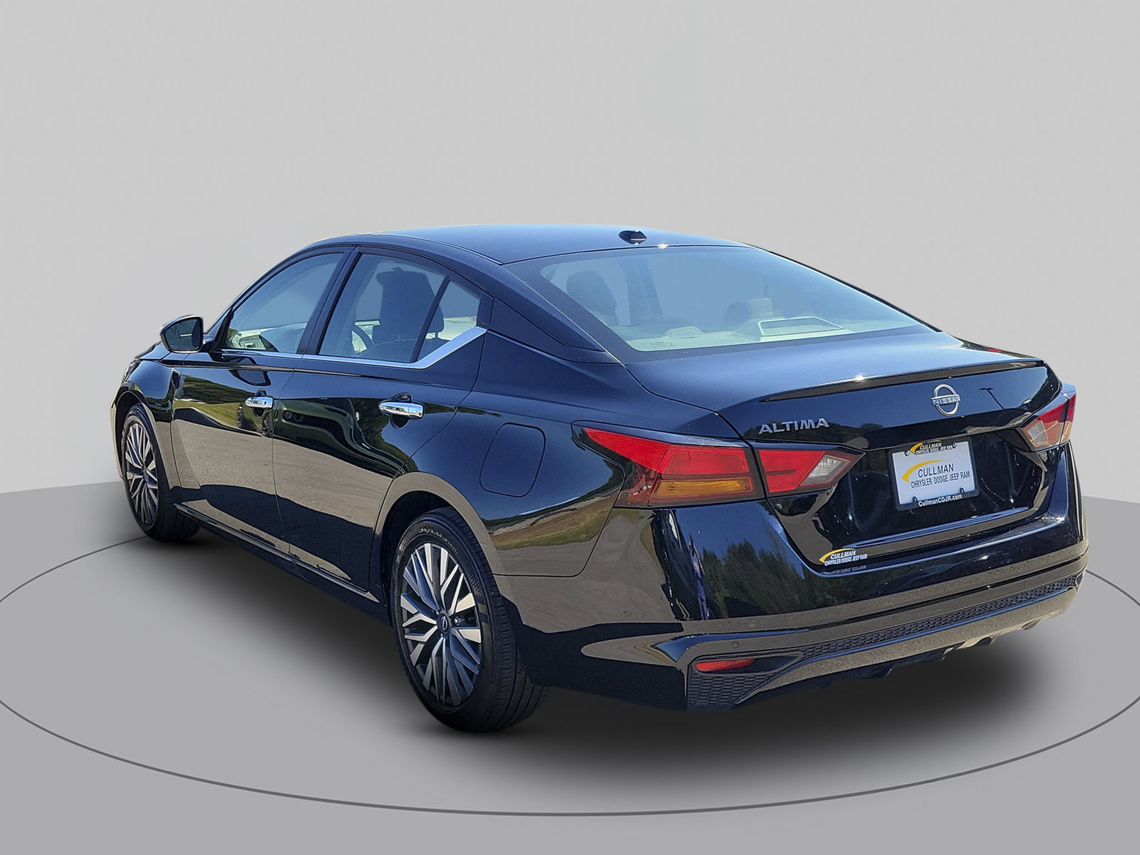 Used 2025 Nissan Altima 2.5 SV FWD image 5