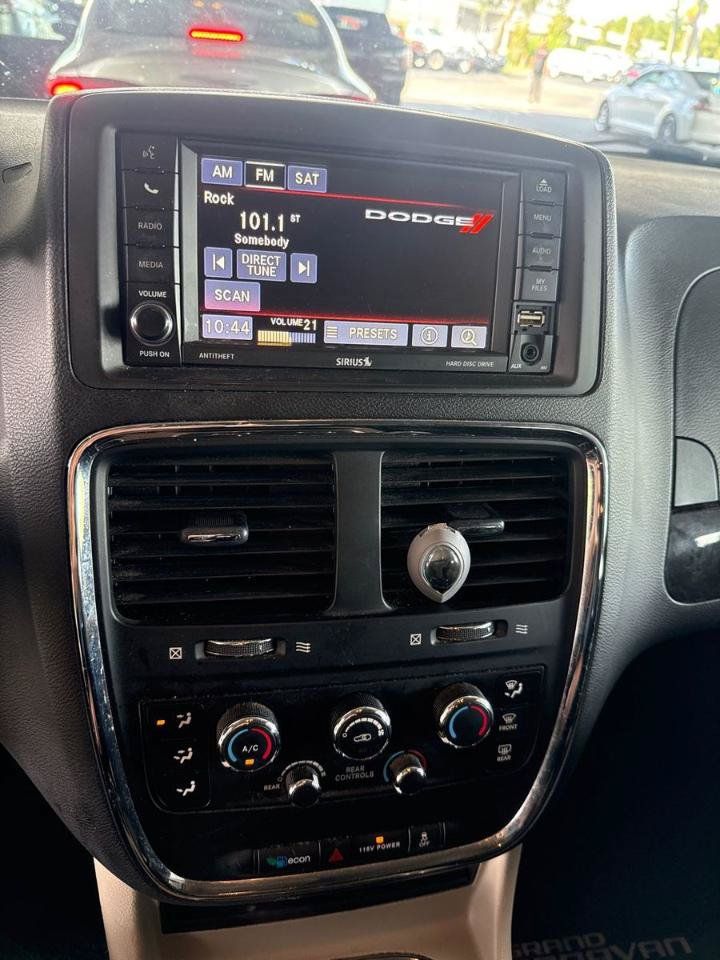Used 2016 Dodge Grand Caravan SXT w/ Rear Park Assist Package FWD image 17