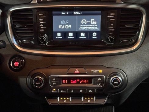 Used 2019 Kia Sorento EX image 18