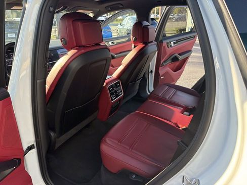 Used 2022 Porsche Cayenne image 22