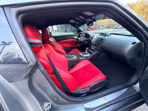 Used 2011 Nissan 370Z Touring w/ Sport Pkg RWD image 9
