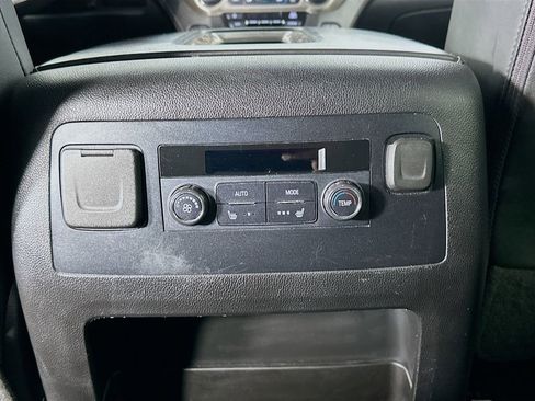 Used 2020 GMC Yukon Denali w/ Denali Premium Package image 27