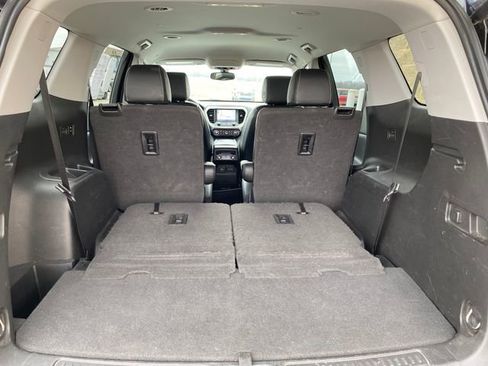 Used 2020 GMC Acadia SLT w/ Premium Package image 10