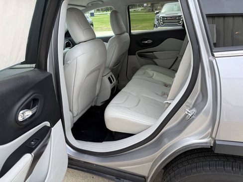 Used 2022 Jeep Cherokee Latitude Lux AWD/4WD image 6
