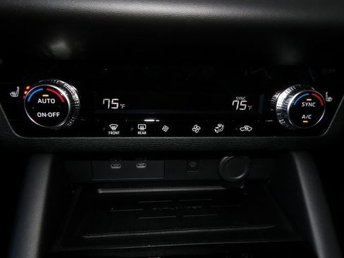 New 2025 Mitsubishi Outlander SE image 24