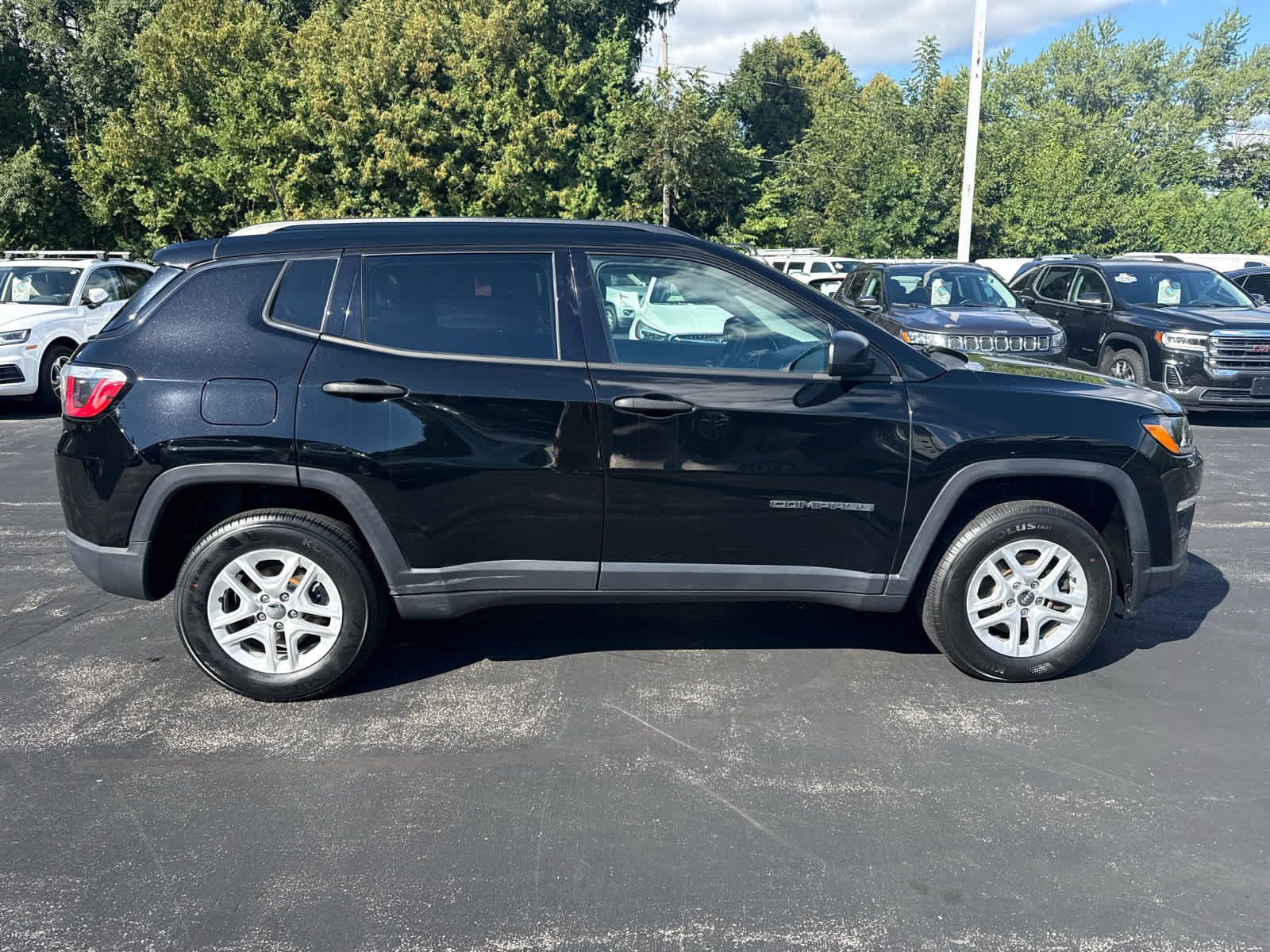 Used 2017 Jeep Compass Sport w/ Cold Weather Group AWD/4WD image 2
