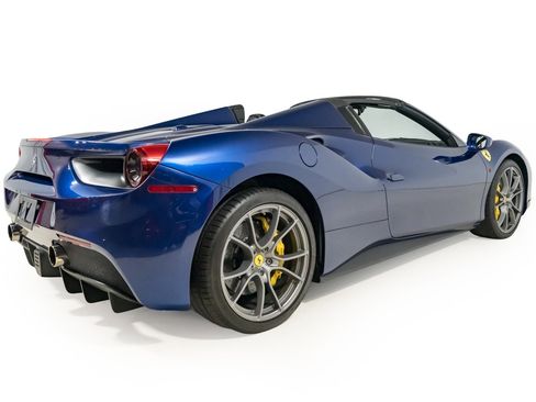 Used 2019 Ferrari 488 Spider image 19