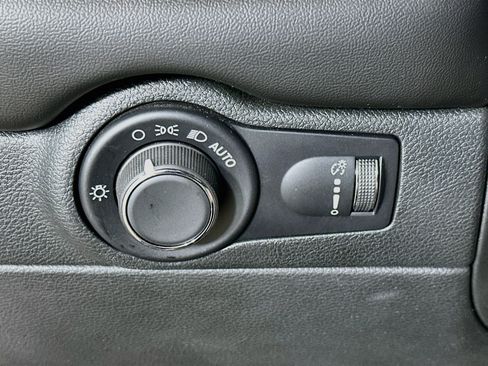 Used 2025 Dodge Durango GT RWD image 17