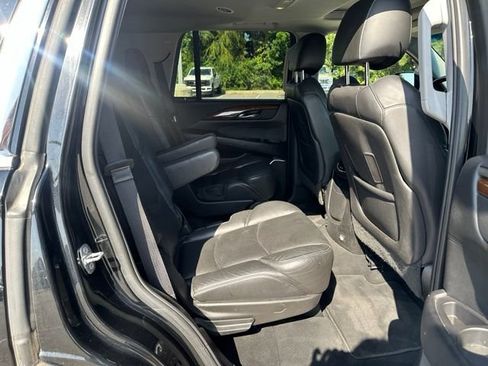 Used 2018 Cadillac Escalade Luxury AWD/4WD image 10