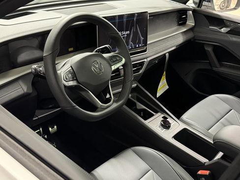 New 2026 Volkswagen Tiguan SE R-Line image 18