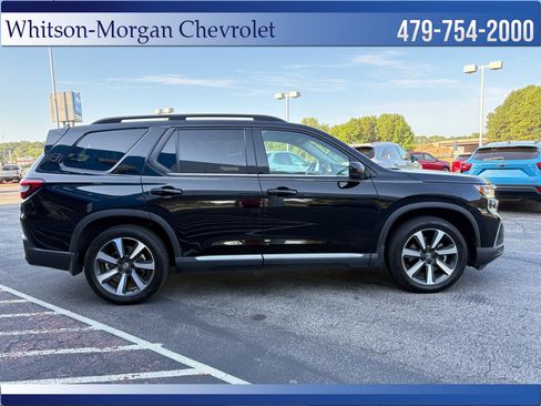 Used 2023 Honda Pilot Touring image 4