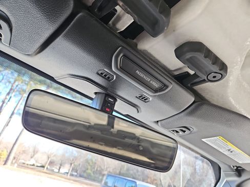 Used 2018 Jeep Wrangler Unlimited Sahara image 30