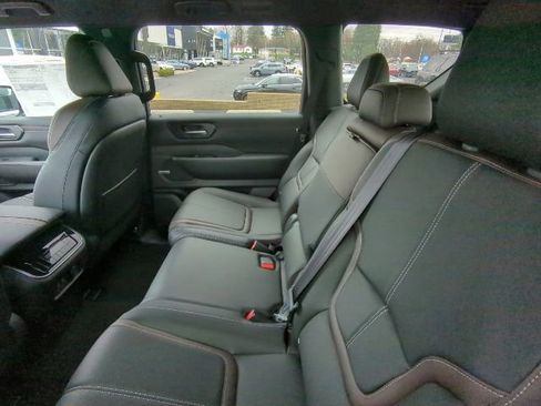 New 2025 Nissan Armada SL image 15