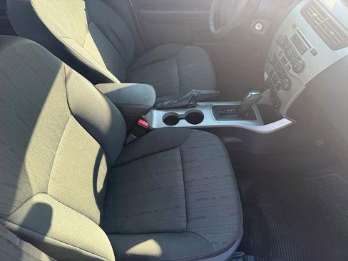 Used 2010 Ford Focus SE image 13