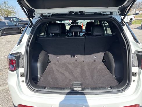 Used 2025 Jeep Compass Limited image 3