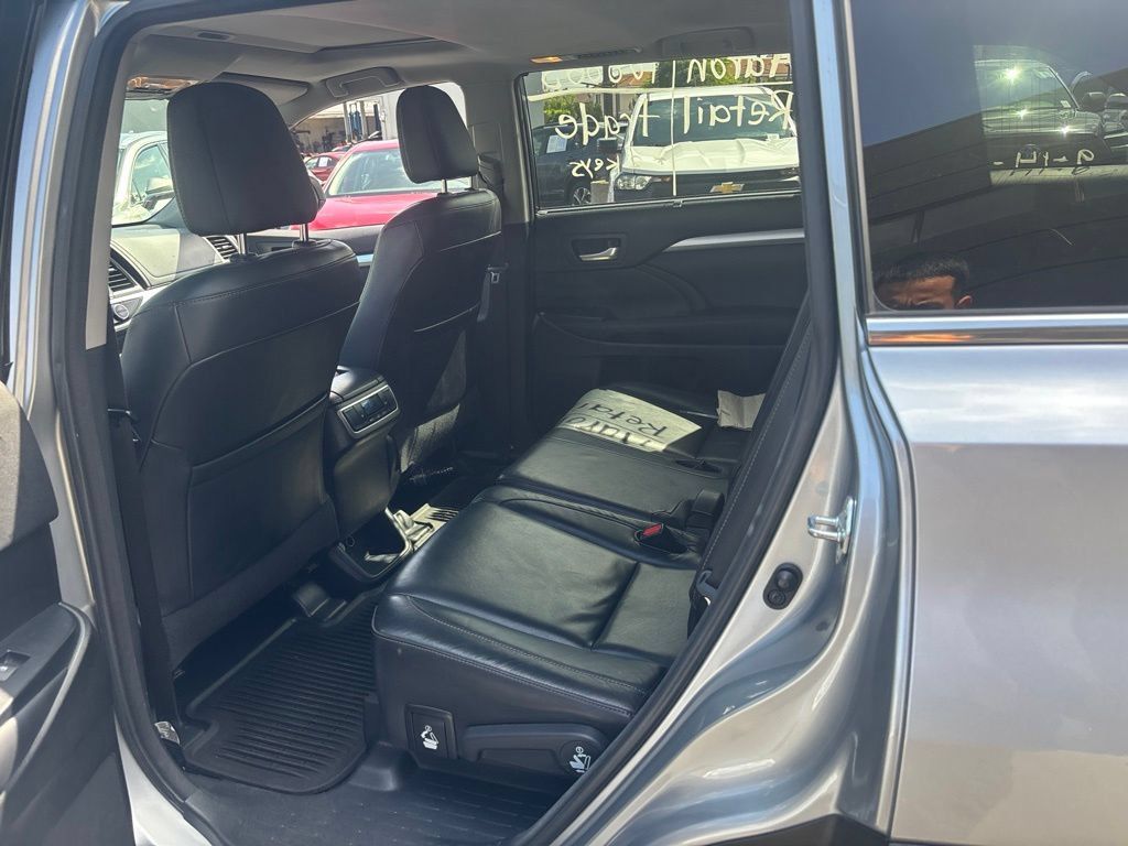 Used 2015 Toyota Highlander XLE FWD image 13