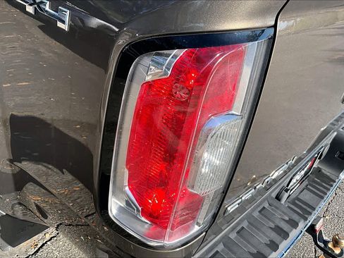 Used 2015 GMC Canyon SLT w/ Driver Alert Package image 29