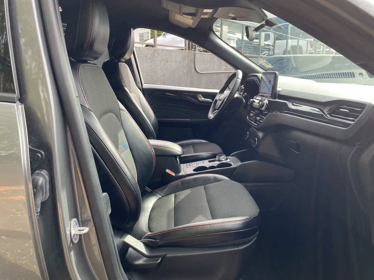 Used 2025 Ford Escape ST-Line Select AWD/4WD image 17