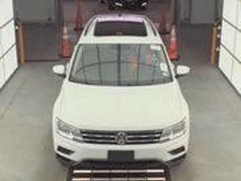 Used 2020 Volkswagen Tiguan SE w/ Panoramic Sunroof Package AWD/4WD image 14