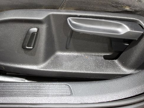 Used 2017 Volkswagen Golf S FWD image 4