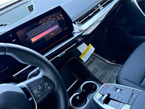 Used 2025 BMW X1 xDrive28i w/ Technology Package image 29